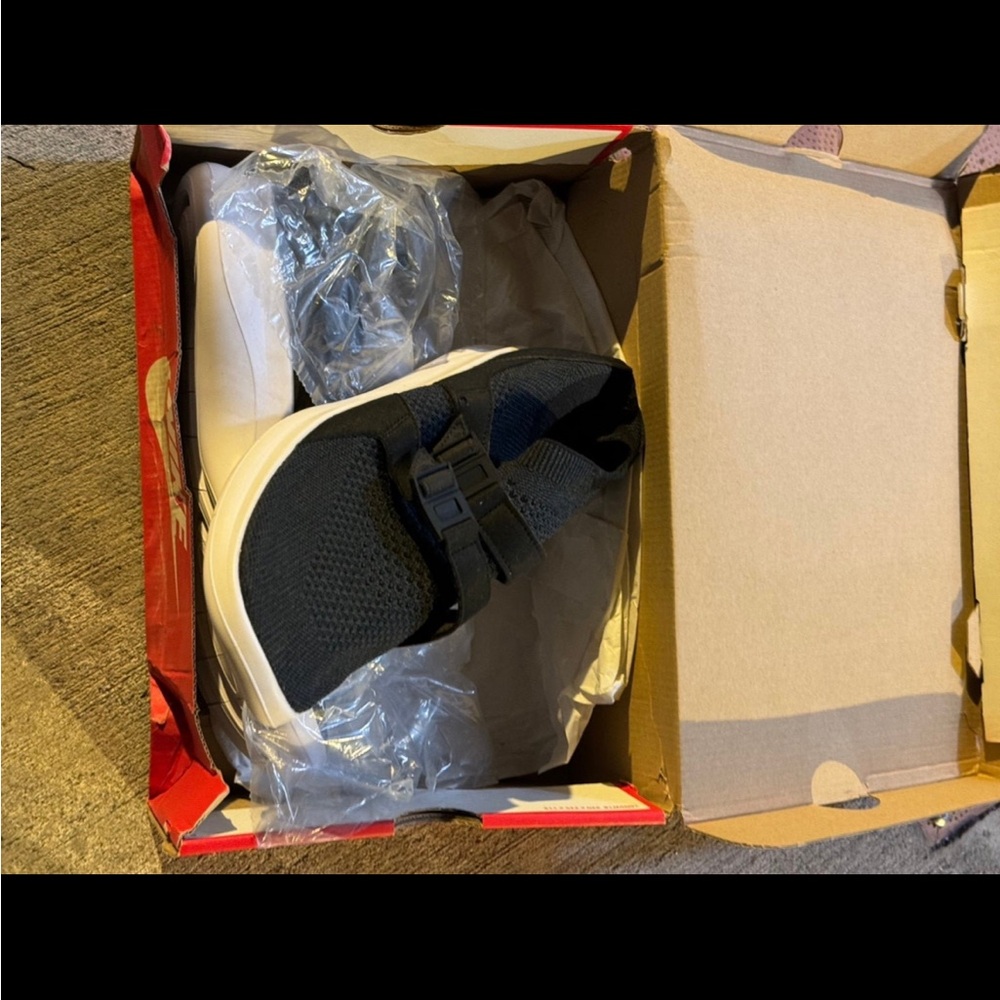 NIKE AIRSOCKER FLYKNIT SHOE SZ 10